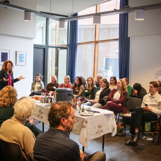 Floor van der Kraaij (LSR) in gesprek met de deelnemers