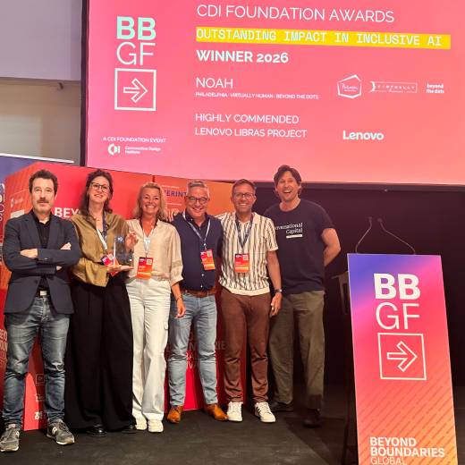 de winnaars op het podium bij de uitreiking van de award voor Noah