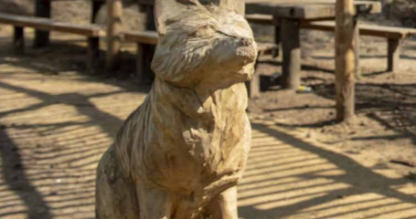 houten beeld van een vos