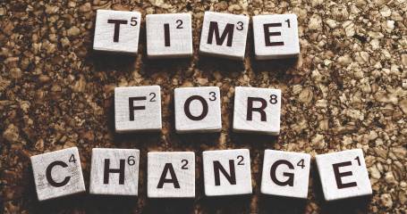 scrabble blokjes met tekst tijd voor verandering