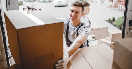 Mannen dozen verhuizen - foto van CCE