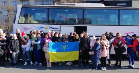 Bus met vluchtelingen uit Oekraïne (Ipse de Bruggen)