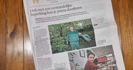 foto van krantenartikel twee foto's zijn zichtbaar