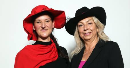 SP-Kamerlid Sarah Dobbe en Jolanda Cornelissen van Siza