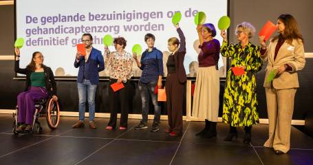 Landelijk gehandicaptendebat 2025 - Kamerleden bij stelling over bezuinigingen