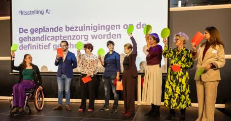 Landelijk gehandicaptendebat 2025 - Kamerleden bij stelling over bezuinigingen