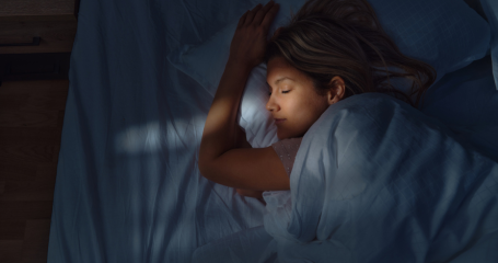 Slaapdienst, een vrouw ligt in bed