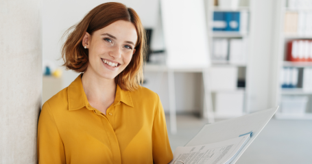 Medewerker met multomap