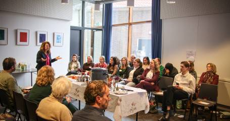 Floor van der Kraaij (LSR) in gesprek met de deelnemers