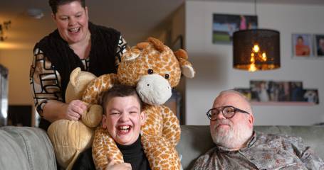 Sem met zijn ouders - Foto: Riëtte Duynstee