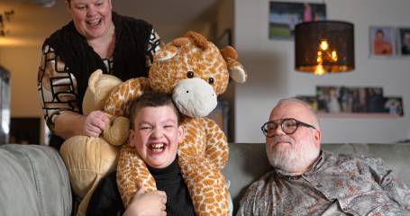 Sem met zijn ouders - Foto: Riëtte Duynstee