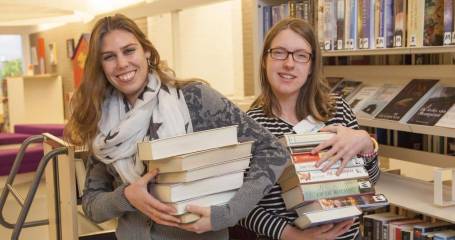 Deelnemers in de bibliotheek in Woerden