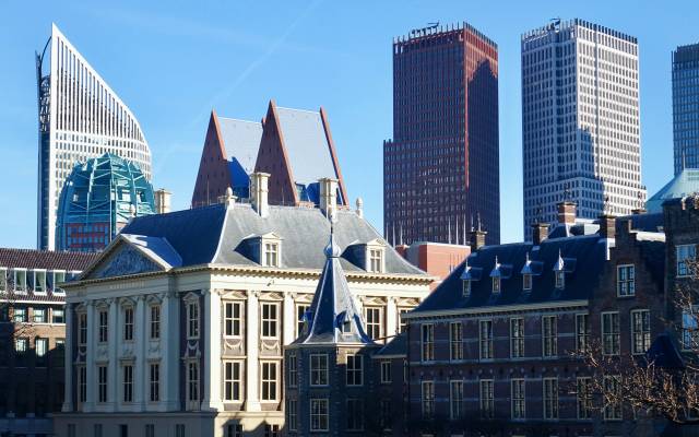 Foto van het torentje in Den Haag en de hofvijver