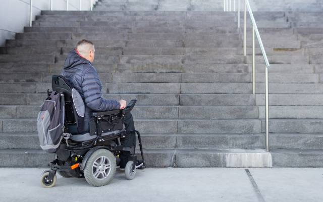 Rolstoel kan niet de trap op