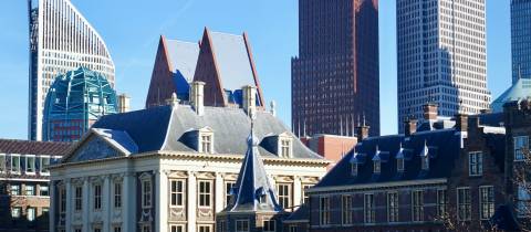 Foto van het torentje in Den Haag en de hofvijver