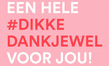 roze achtergrond met wit en rode letters #Dikkedankjewel