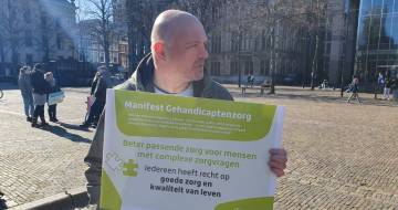 Overhandigen Manifest Gehandicaptenzorg Boris van der Ham