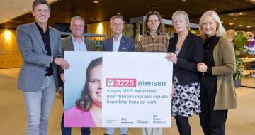 Aanbieding petitie aan Jaco Vonhof