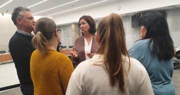 Minister Helder in gesprek met betrokkenen debat gehandicaptenbeleid vws