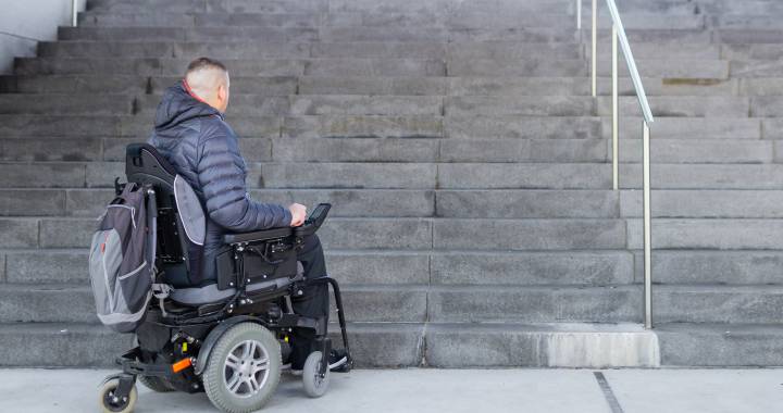 Rolstoel kan niet de trap op