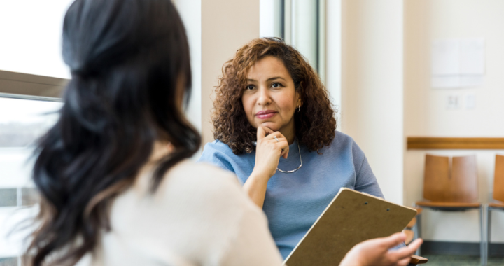 Medewerkers in gesprek
