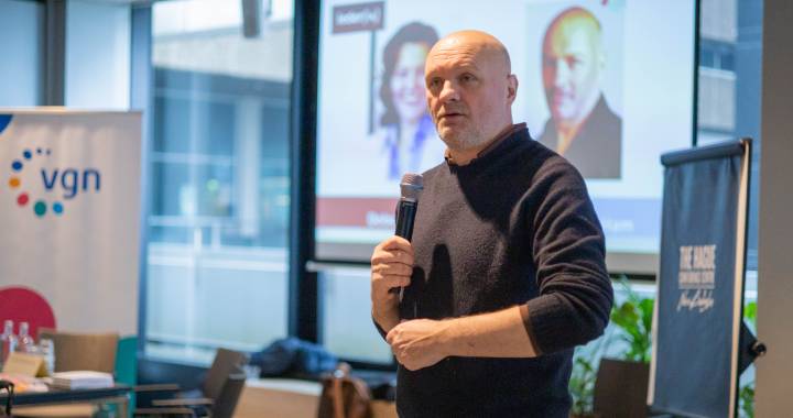 Foto Boris van der Ham met microfoon