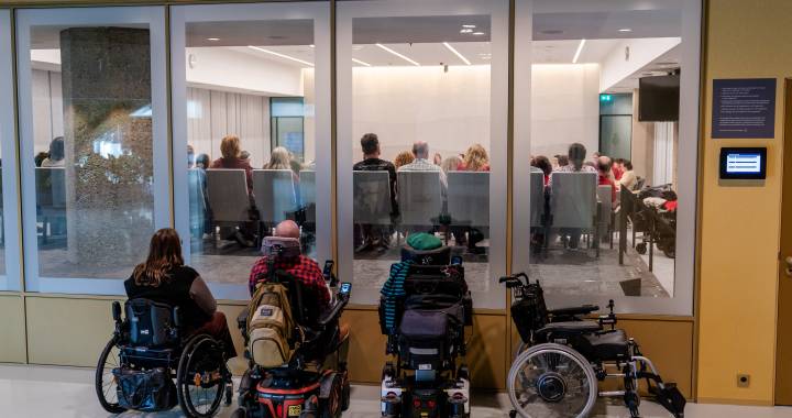 Er is geen plek voor bezoekers in rolstoel bij debat over gehandicaptenbeleid in Tweede Kamer