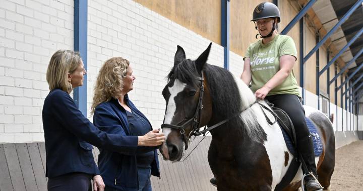 Werkbezoek manege minister Sterk