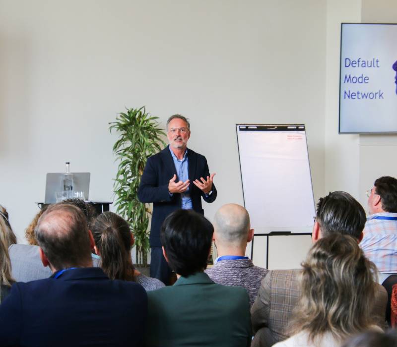 Peter Ros spreekt in de sessie Mens en technologie