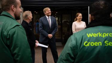 De Koning en minister bezoeken werkproject Groen Service