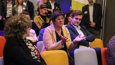 Jacqueline van den Hil (Kamerlid VVD) in gesprek