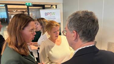 Mirjam Bikker (CU) in gesprek met beroepsverenigingen