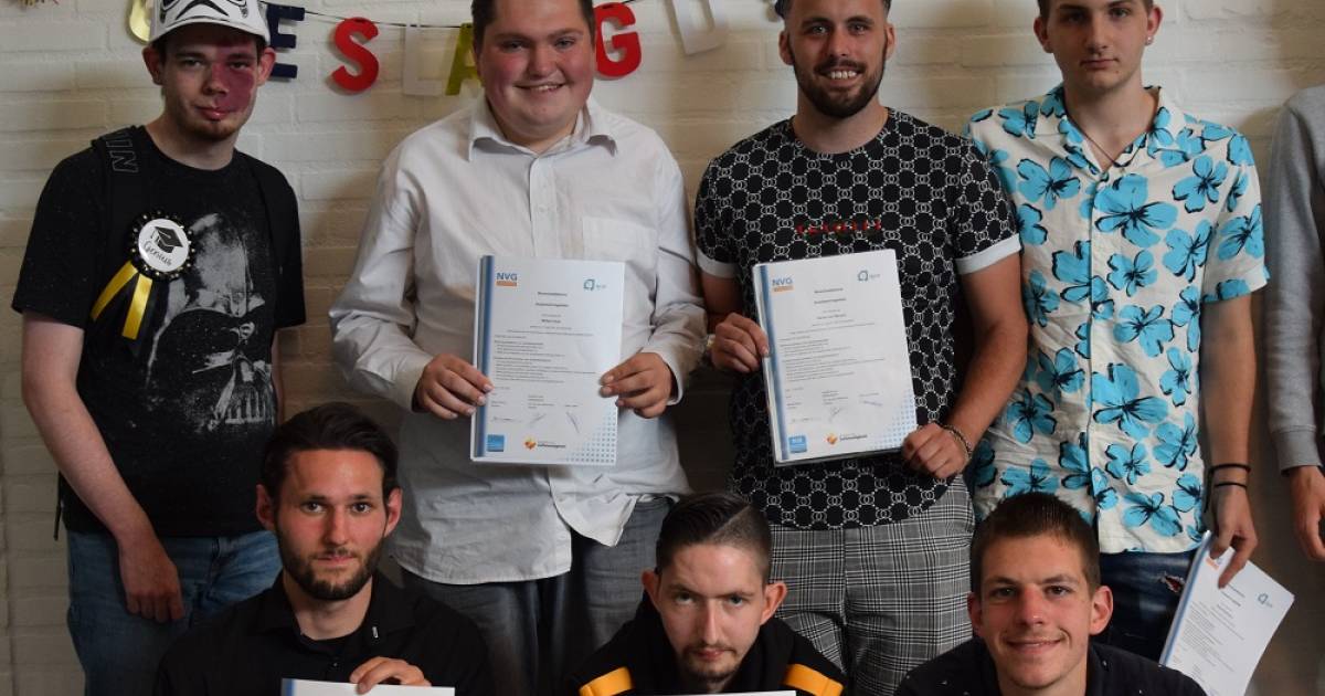 Studenten Amarant ontvangen branchediploma Assistent Logistiek ...